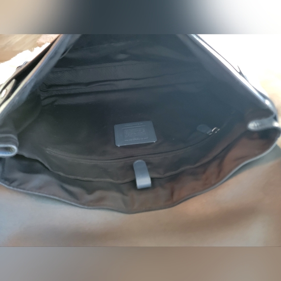 Coach Hudson Navy Blue Leather Messenger Bag With Adjustable Strap - Picture 15 of 16